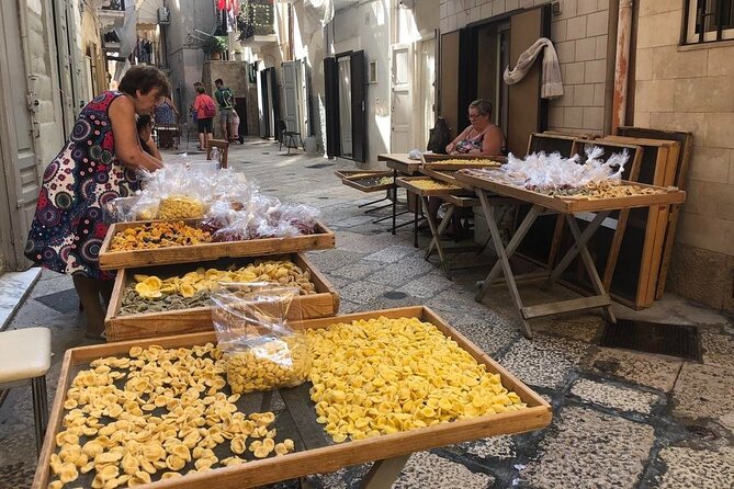 Bari Street food with Wine & food Taster - Strada delle Orecchiette and Bari’s handmade pasta