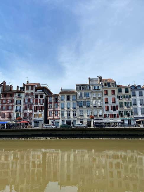 Bayonne: Guided Food Walking Tour (with Food and Drinks) - Sagarnoa from the barrel with sheep’s milk cheese