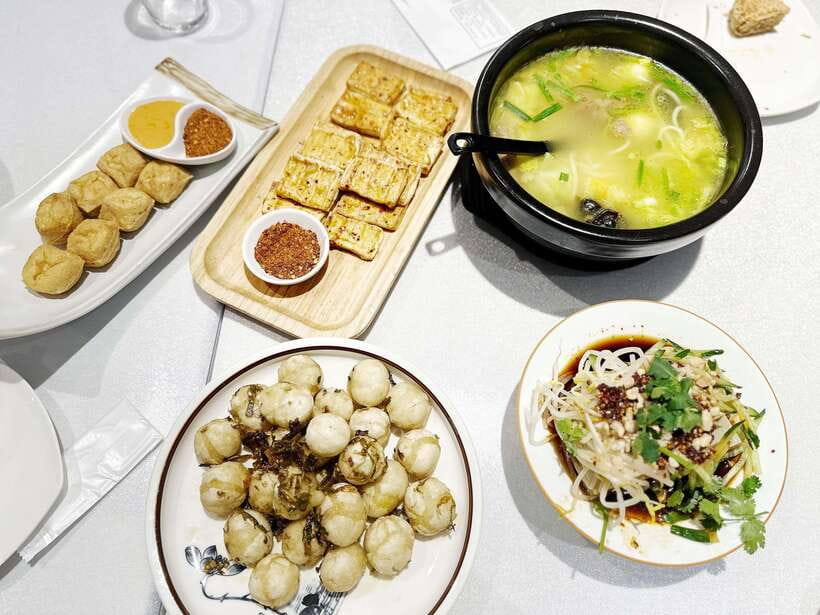 Beijing Hutong Food Crawl Delights: Peking duck, Hotpot&More - Roadside snacks between the restaurants