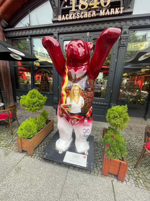 Berlin: Local Food Tour in Secrets Hidden Gems - Stop three: currywurst and Berlin street food
