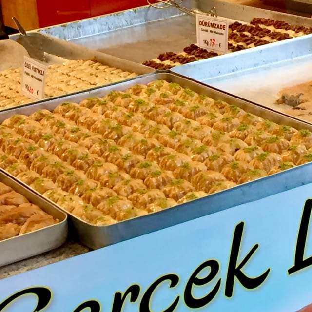 Berlin: Street Food Tour with 10 Tastings - What the three-hour format feels like