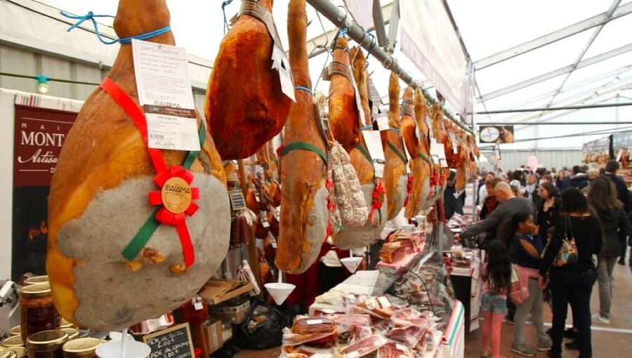 Biarritz: Culture and Food Walking Guided Tour - The covered market is the main food stop
