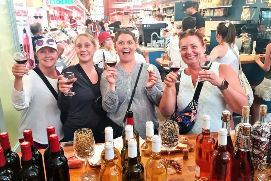 Biarritz: Culture and Food Walking Guided Tour - Basque linen and the value of seeing a maker