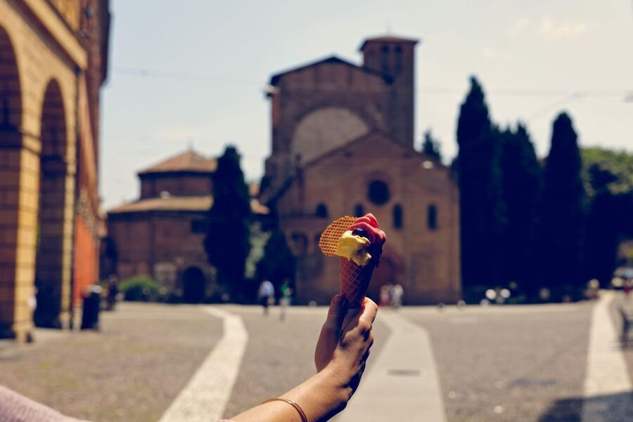 Bologna: Guided Food Markets Tour - The 10-minute walk to the Quadrilatero