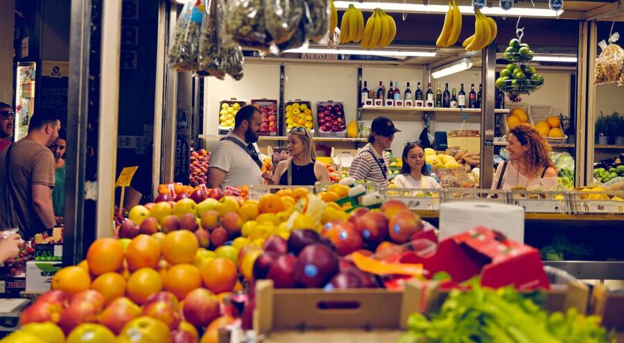 Bologna: Guided Food Markets Tour - The guides make the small group work