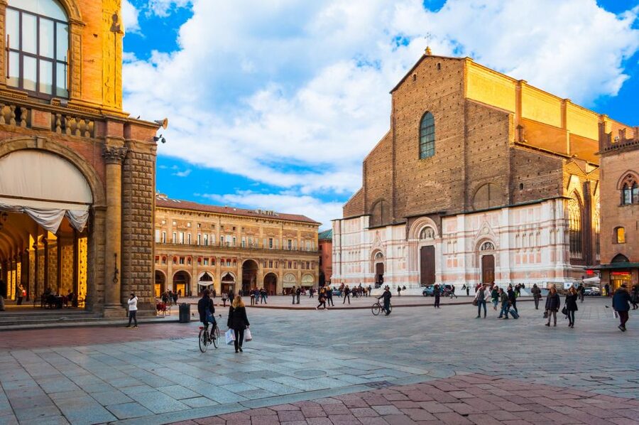 Bologna: Open Bus City Tour and Local Food Tasting - Starting at Neptune Fountain and Piazza Maggiore
