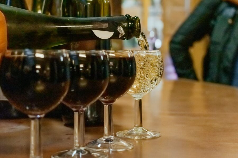 Bologna: Private Food Walking Tour with Tastings - City sights between the food stops