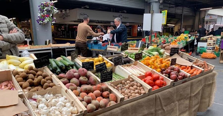 Bordeaux: 3.5-Hour Old Town and Market Food Tour - Reading Bordeaux through its Old Town