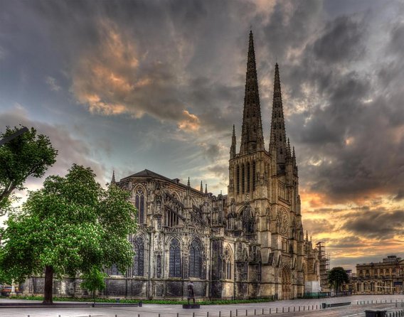 Bordeaux Historic and Gourmet Food Walking Tour - Key points at a glance