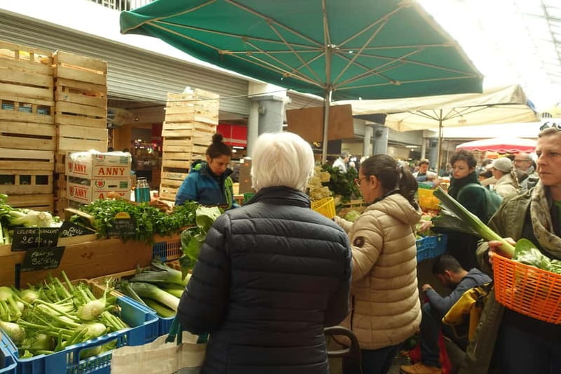 Bordeaux: Market Food Tour all included food & drinks - The small-group setup and guide style