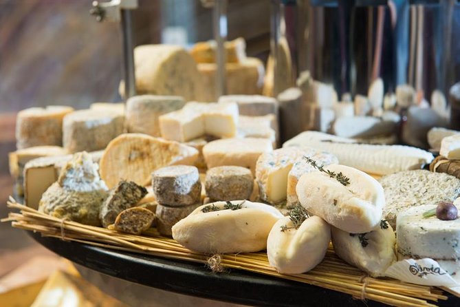 Bordeaux Old Town & Market Local Food with Wine Tastings Tour - Starting at Place Meynard in old Bordeaux