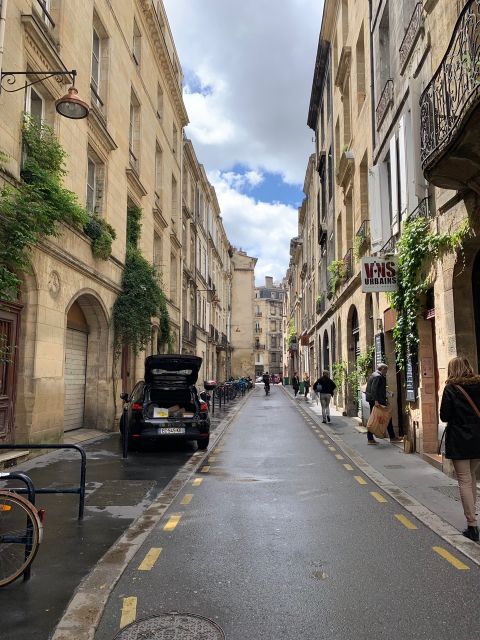Bordeaux: Wine, Sweet and Savory Food Walking Tour - Key points at a glance