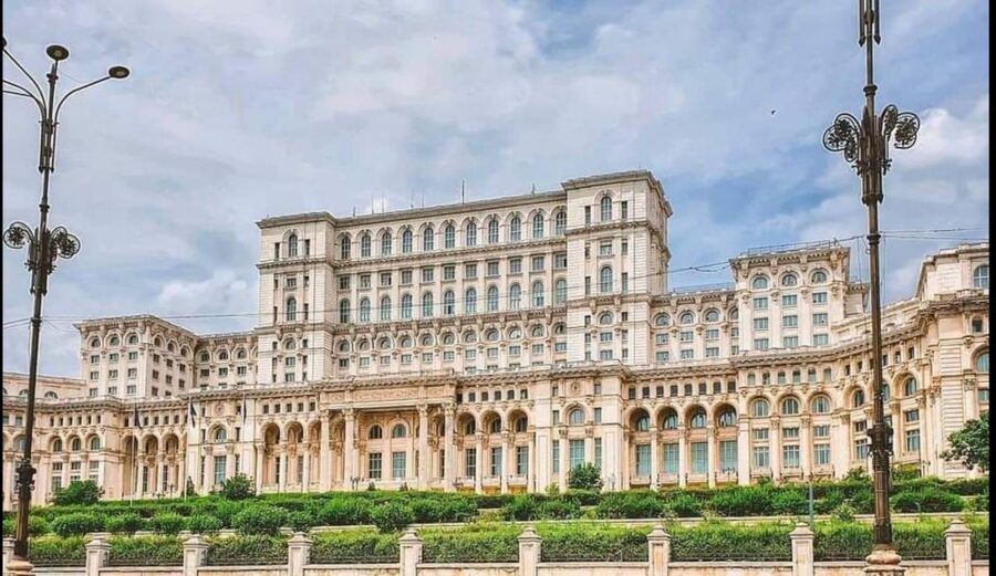Bucharest Panoramic City Tour & Street Food - Key points at a glance