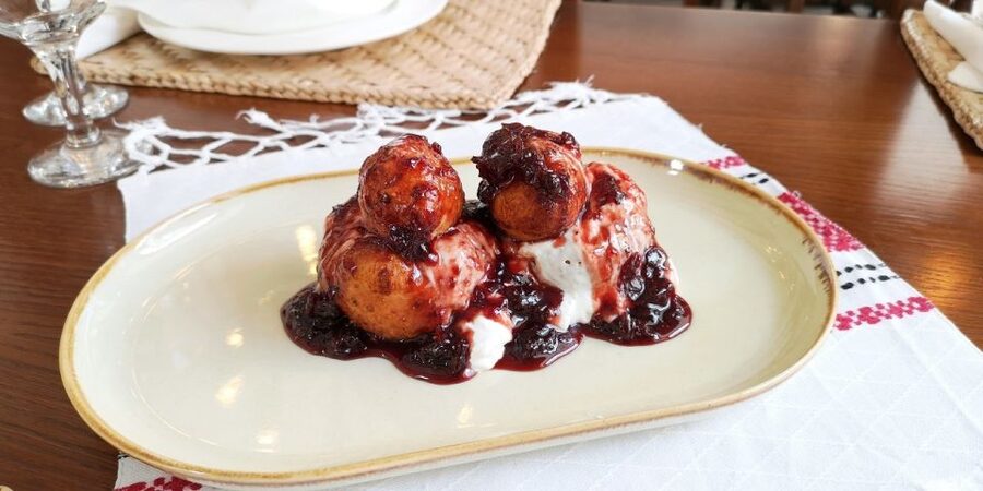 Bucharest: Street Food Tour with a Local Guide - Finishing with papanasi