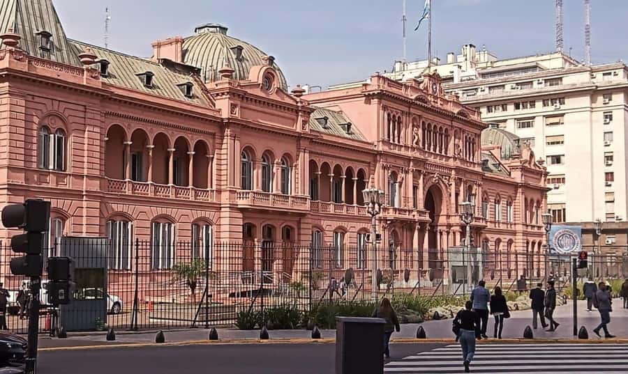 Buenos Aires Premium city tour with street food - Floralis Genérica and the University of Buenos Aires Law School