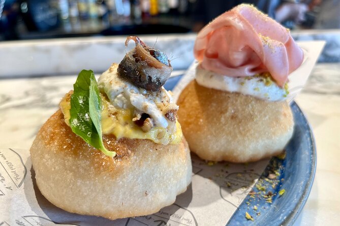 Camden Market Food Tour of 7 Tastings, Gin, Street Food & More - Cheese, Montanara, and the drinks