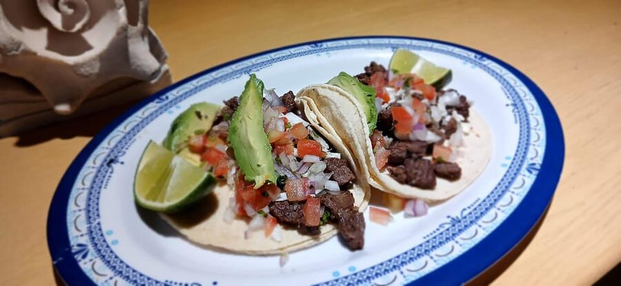 Cancún: Beachside Tacos & Town Tour with tequila tasing - One hour to explore the plaza and shop