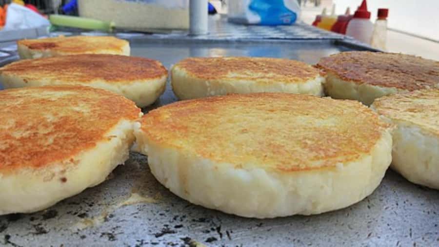 Cartagena: Street Food Tour with German or Italian Guide - First tastings: empanadas, carimañolas, and arepas