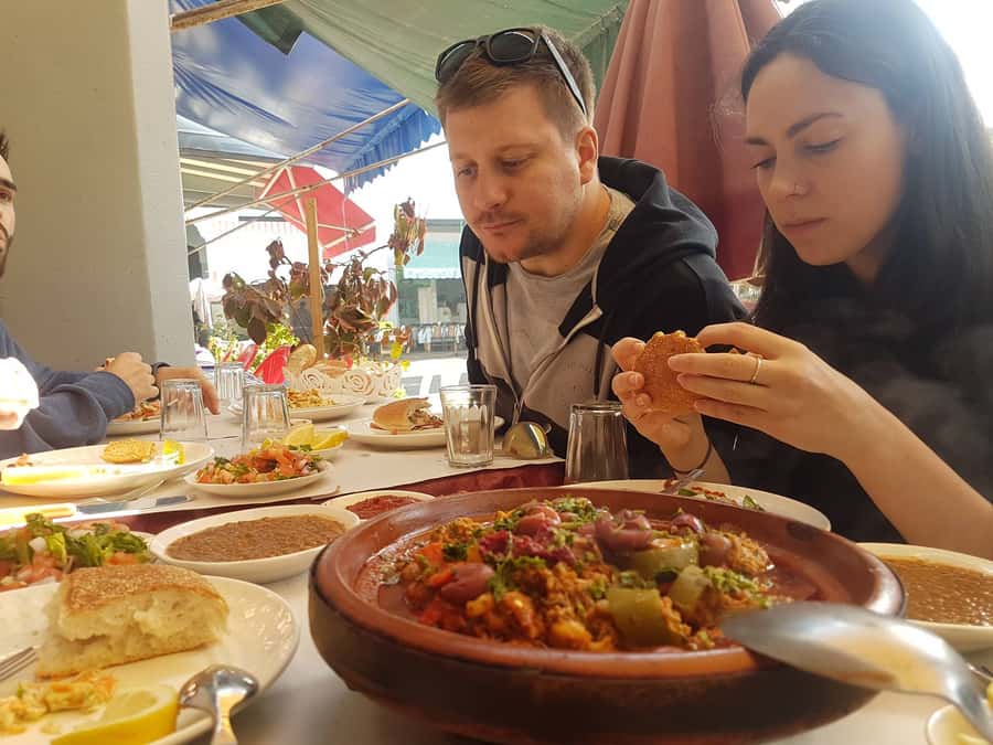Casablanca: Central Market Food Tour with Tastings and Lunch - Walking through the Old Medina