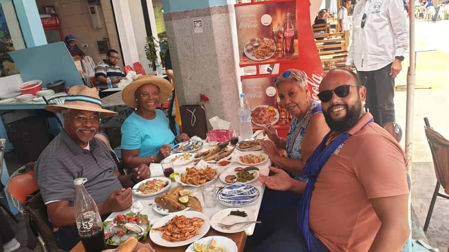 Casablanca: Central Market Food Tour with Tastings and Lunch - Choosing fish, then eating it fresh