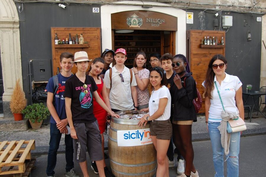 Catania: Guided Street Food Walking Tour - The guides make the difference
