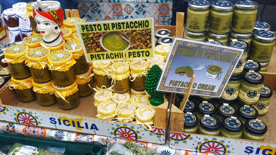 Catania Street Food Tour: Fish Market & City Centre - History between the food stops