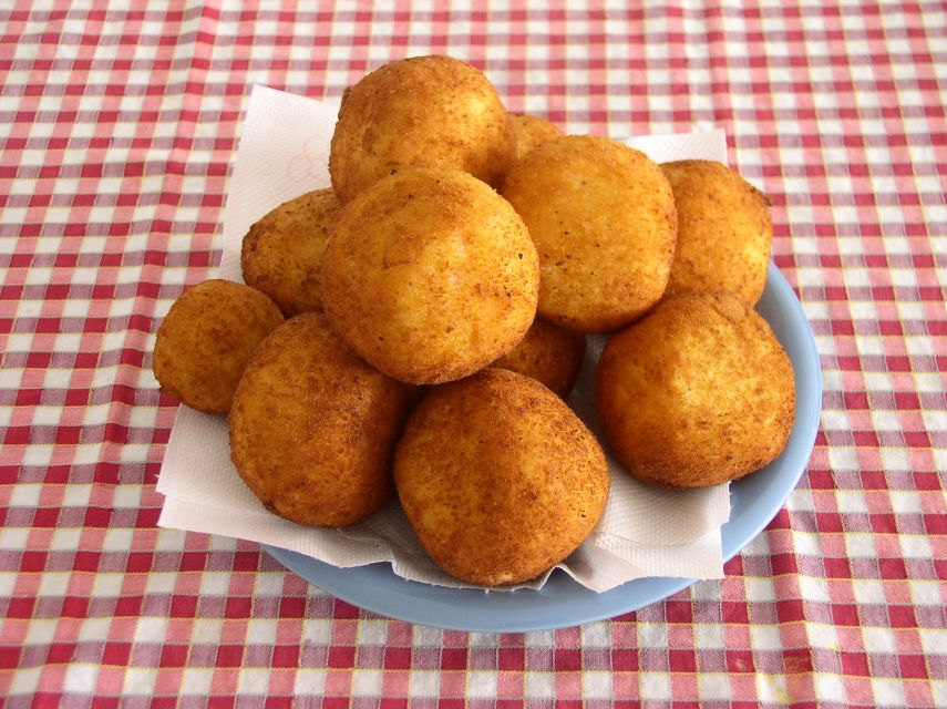Catania: Street Food Walking Tour - Starting with Catania’s Plate at Piazza del Duomo