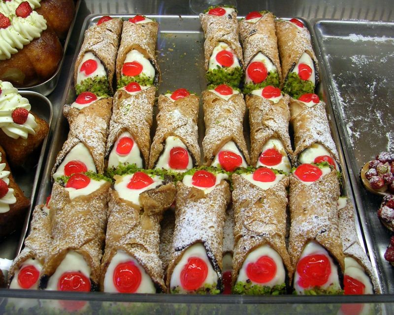 Catania: Street Food Walking Tour - Winding Through the Old Town Between Stops