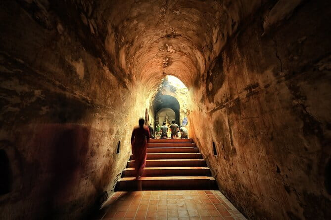 Chiang Mai - Doi Suthep Temple and Street Food Tour - The guide is central to the experience