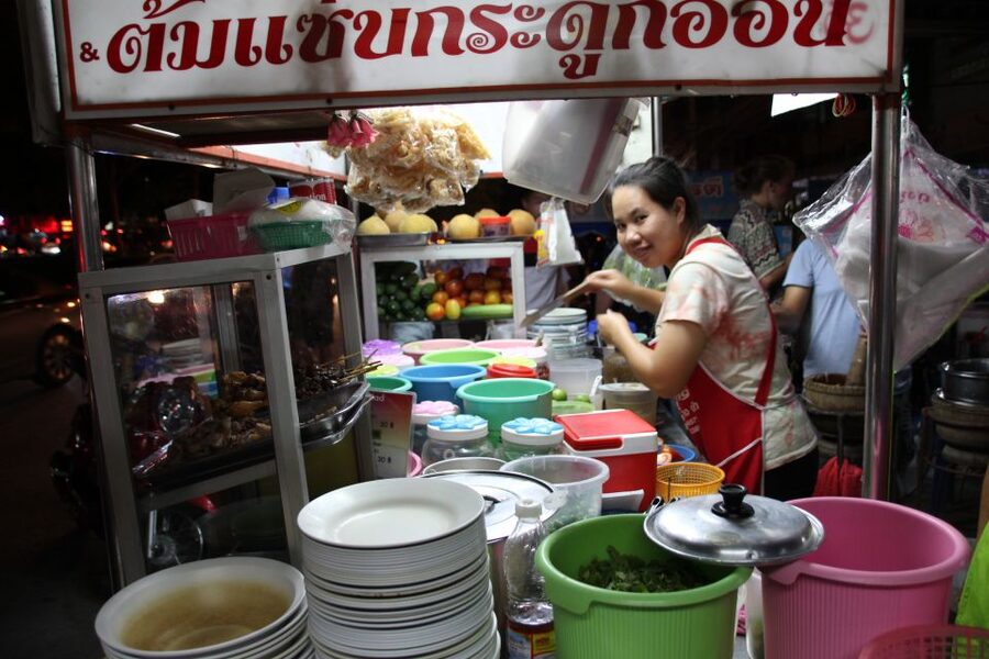 Chiang Mai: Evening Local Street Food Market Tour - How much food do you really get?