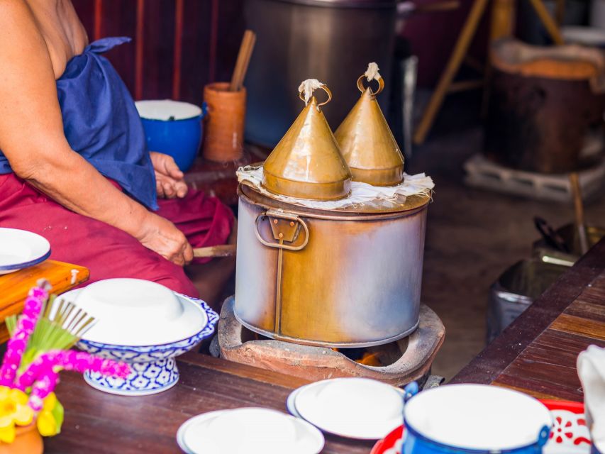 Chiang Mai: Local Food and Markets Guided Walking Tour - Morning departures are the safer choice