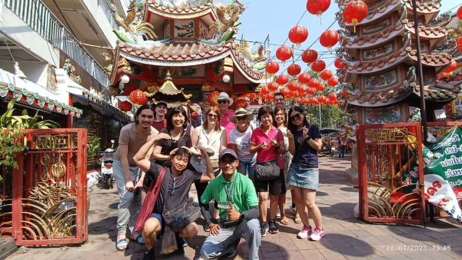 Chiang Mai: Local Food and Markets Guided Walking Tour - Meeting near Chansom Memorial Bridge