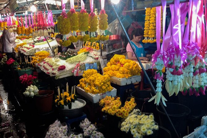 Chiang Mai Michelin Food Walking Tour with Professional Tour Guide - What the guide adds to the food