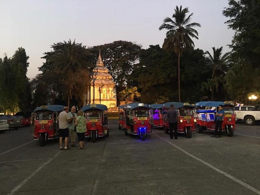 Chiang Mai: Temples and Street Food Night Tour by Tuk Tuk - Who will enjoy this tour most?