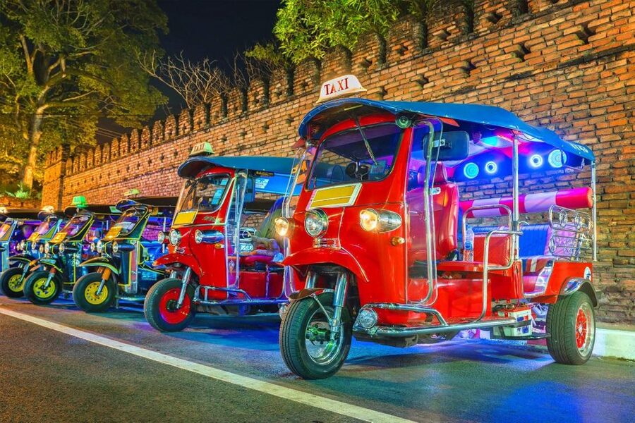 Chiang Mai: Temples and Street Food Night Tour by Tuk Tuk - What the driver and guide arrangement is really like