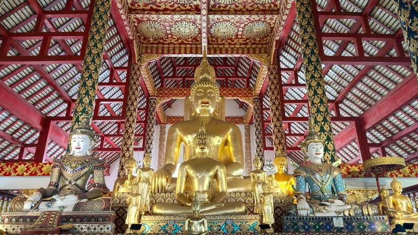 Chiang Mai: Tuk-Tuk Evening Tour with Temples & Street Foods - Should you book this Chiang Mai evening tour?