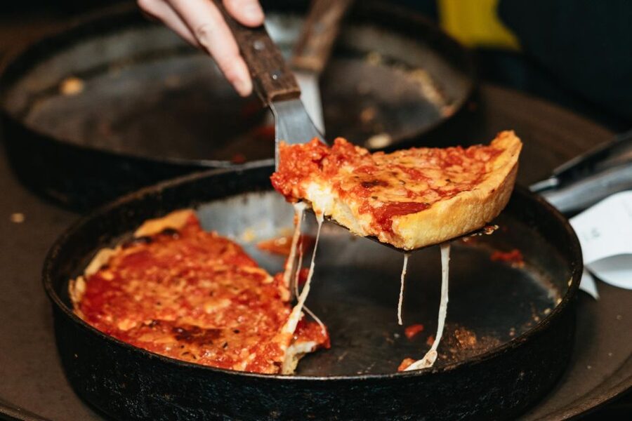 Chicago: Classic Food Walking Tour with Bike or Kayak Rental - Key points to know