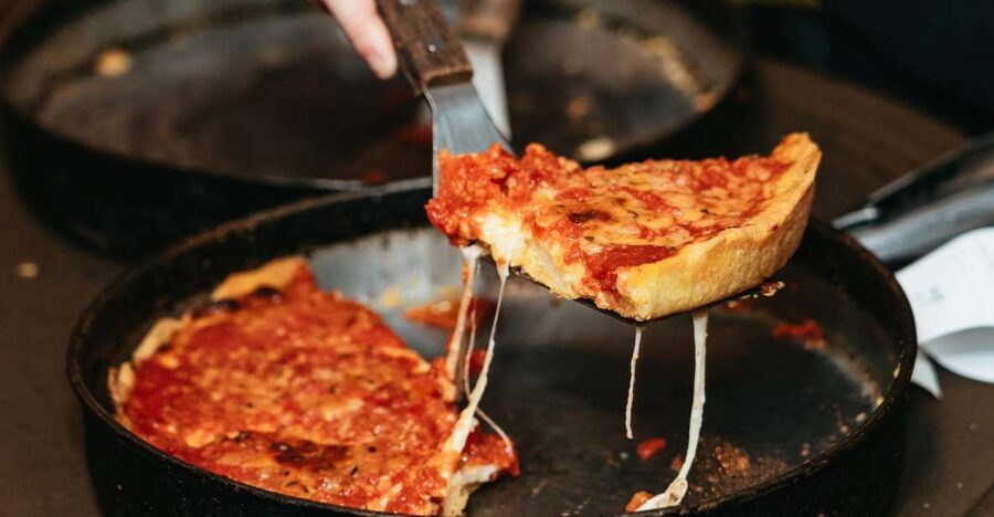 Chicago: Classic Food Walking Tour with Bike or Kayak Rental - Four Chicago foods, one downtown walk