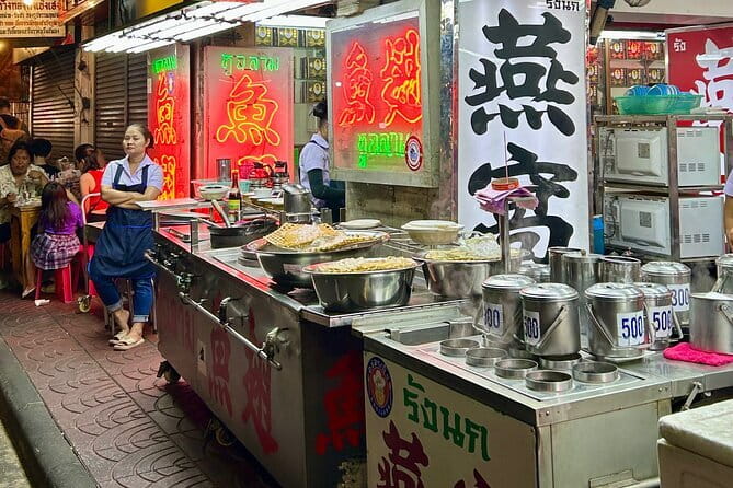 Chinatown Street Food Small Group Tour in Bangkok - Why a 6 pm start suits Yaowarat Road