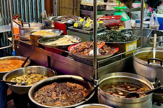 Chinatown Street Food Small Group Tour in Bangkok - Photos, shopping, and time to explore