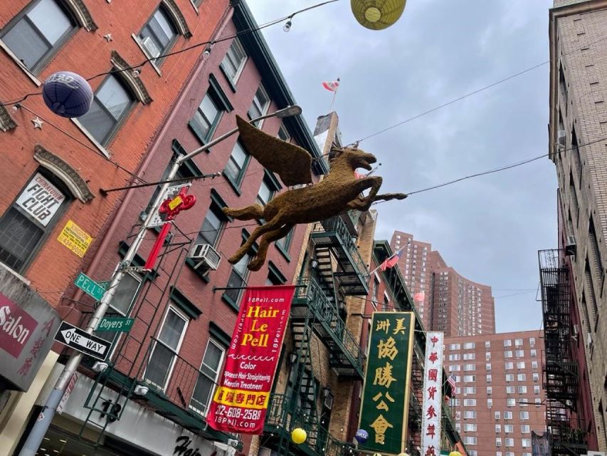 Chinatown Walking Food Tour of New York - Golden Manna Bakery and sweet flavors