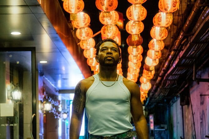 Chinatown (Yaowarat Road) Neon Photoshoot - Why Yaowarat works so well after dark