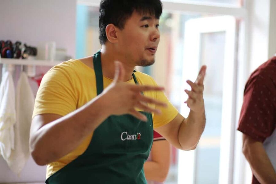 Chinese Dumplings Cooking Class in NYC – Fun & Delicious! - Meeting Owen and the cooking teacher