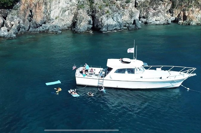 Circle the Island of St. John | Lunch stop at Lime Out (Taco Boat) - Should you book the Circle the Island of St. John tour?