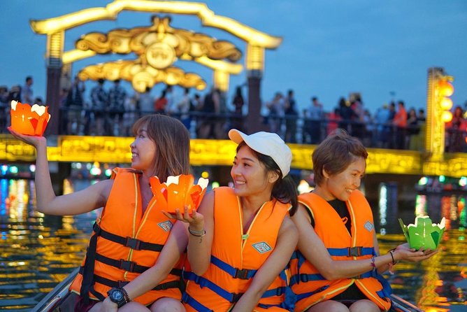 Coconut Basket boat, City tour, Boat ride, Night market from DN - What the $39 price really covers