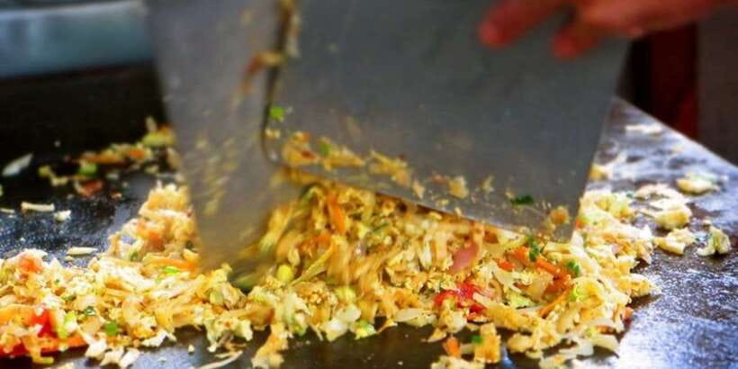 Colombo: All Inclusive Street Food Tour - Kottu and ginger beer at Galle Face