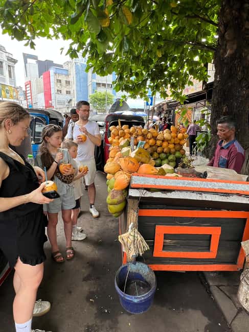 Colombo: Local Food Tour & Sightseeing by Tuk-Tuk with Meals - Pickup in Colombo and the first city views