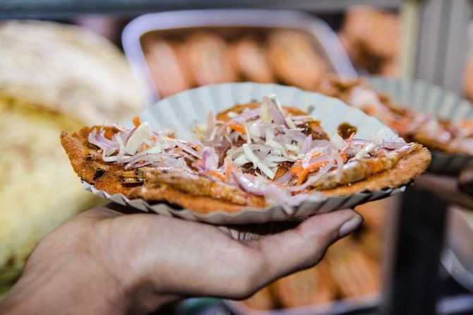 COLOMBO PRIVATE CITY TOUR WITH street food( All inclusive ) - Pettah Market gives the tour its real character