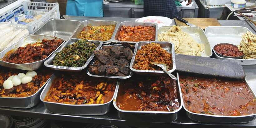 Colombo: Street Food Private Walking Tour with Transfer - Pettah’s Markets and Everyday Food
