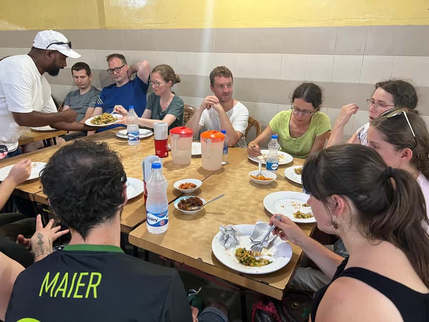 Colombo: Tastiest Local Food Tour by Tuk-Tuk Meals Included - How much food is included?